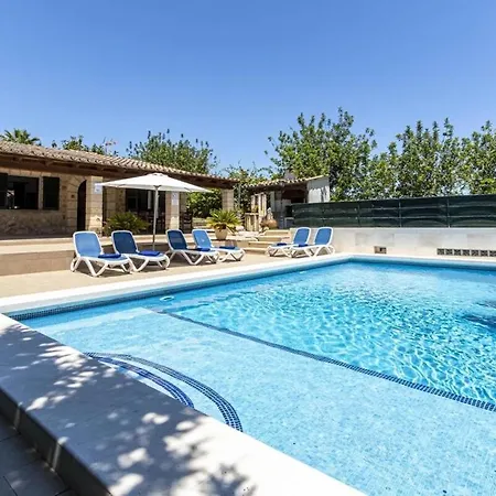 Hébergement de vacances Traditional Near For 4 People By Renthousing