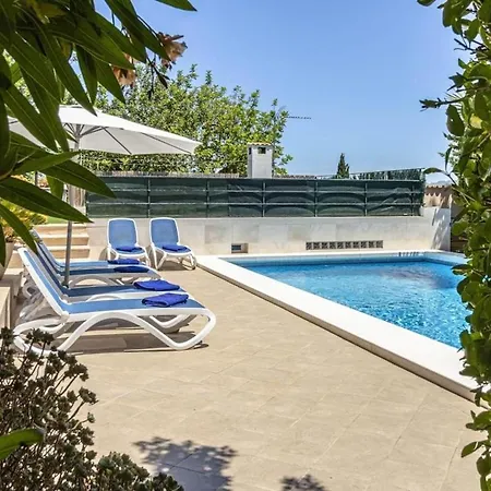 Traditional Near For 4 People By Renthousing