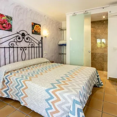 Hébergement de vacances Traditional Near For 4 People By Renthousing