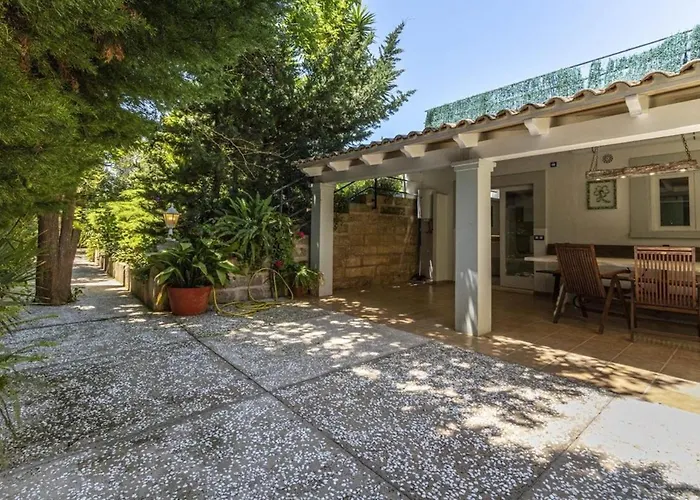 Dom wakacyjny Traditional Near For 4 People By Renthousing *