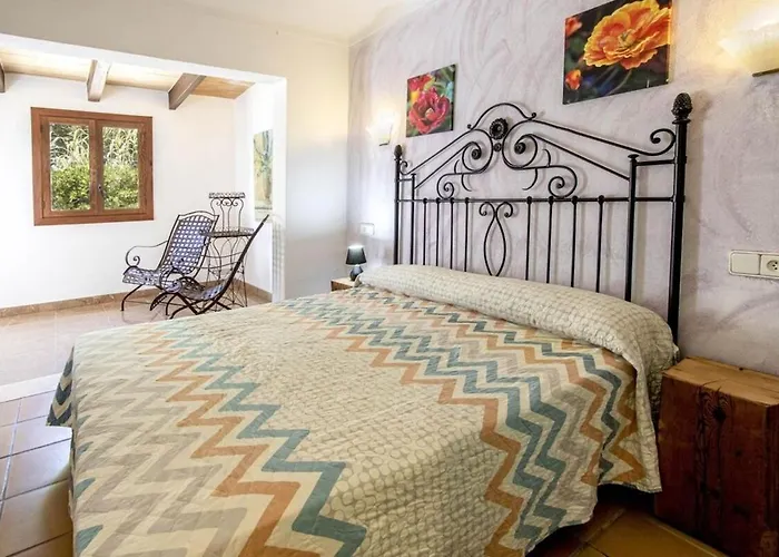 Traditional Near For 4 People By Renthousing Dom wakacyjny Pollensa