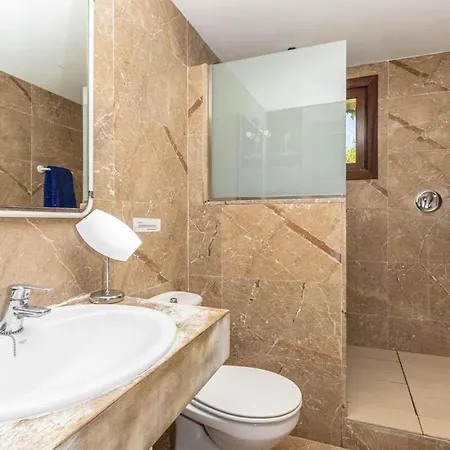 Traditional Near For 4 People By Renthousing Hébergement de vacances *