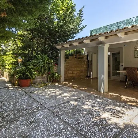 Сasa de vacaciones Traditional Near For 4 People By Renthousing *