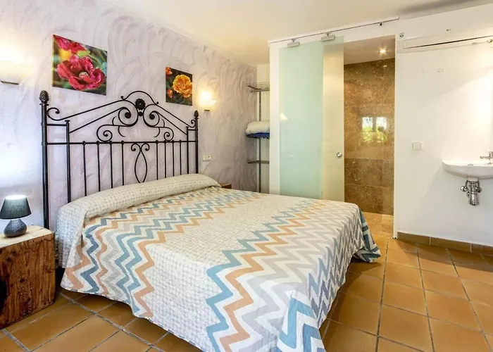 Сasa de vacaciones Traditional Near For 4 People By Renthousing