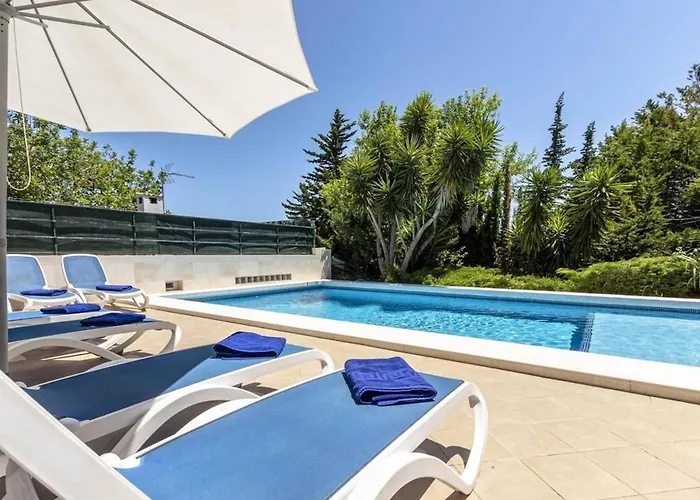 Traditional Near For 4 People By Renthousing